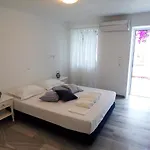 Irini Hotel apartamentowy Nausa