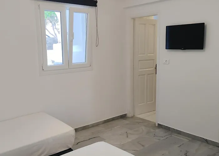 Irini Aparthotel Nausa