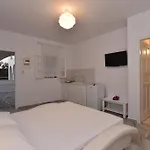 Irini 4*