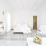 Irini 4* Naousa (Paros)