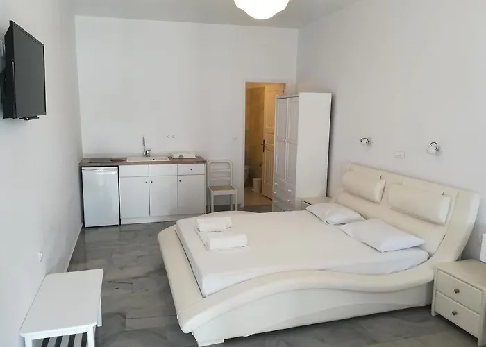 Aparthotel Irini Naousa